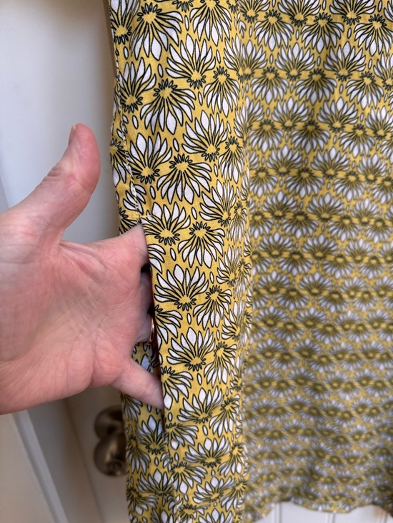 Olsen Butter Yellow Floral Linen Short Sleeve Shift Dress with Pockets. Size 10 - Picture 3 of 4